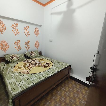 Awadh Guest House Ayodhya Bagian luar foto