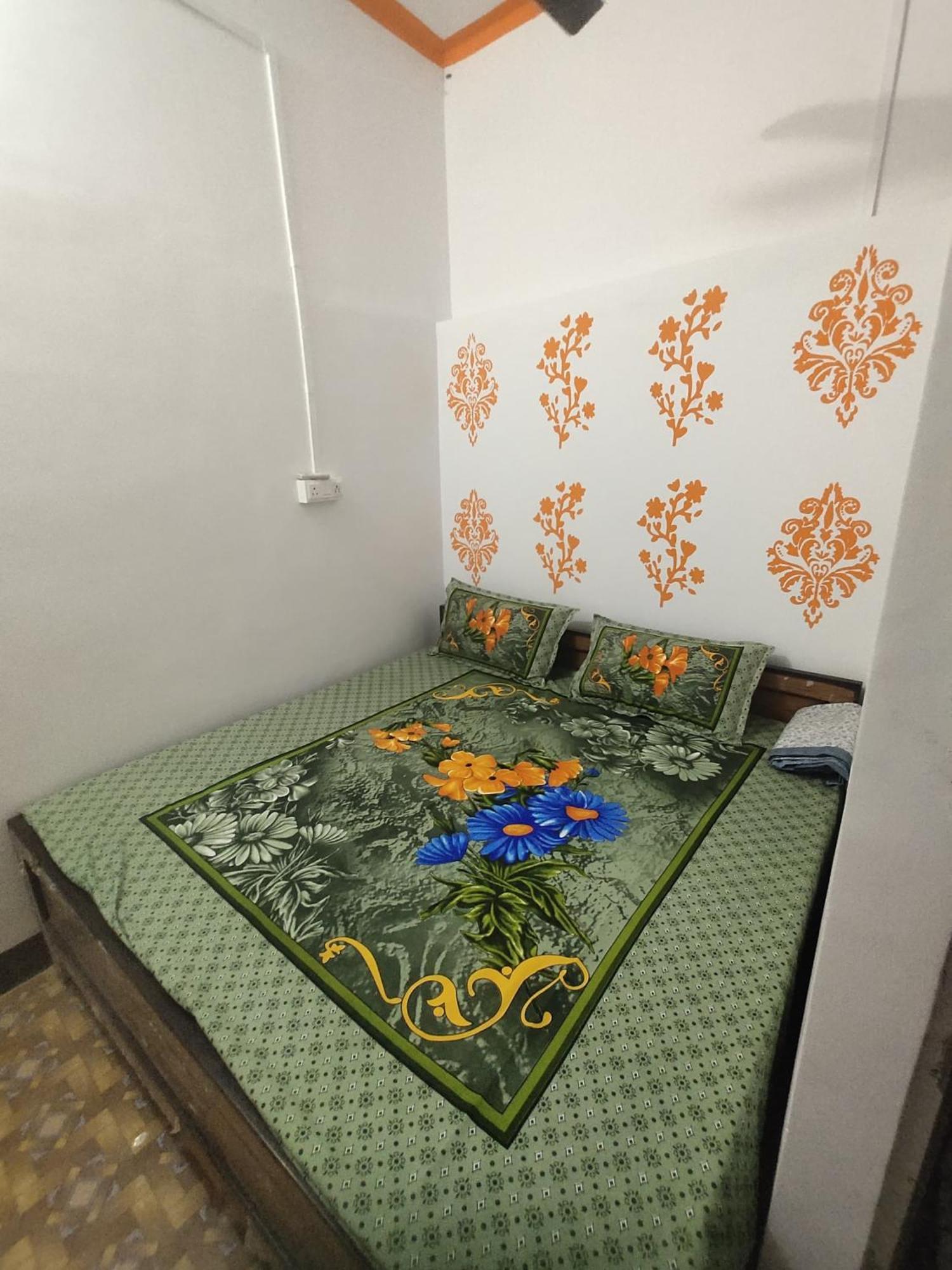 Awadh Guest House Ayodhya Bagian luar foto